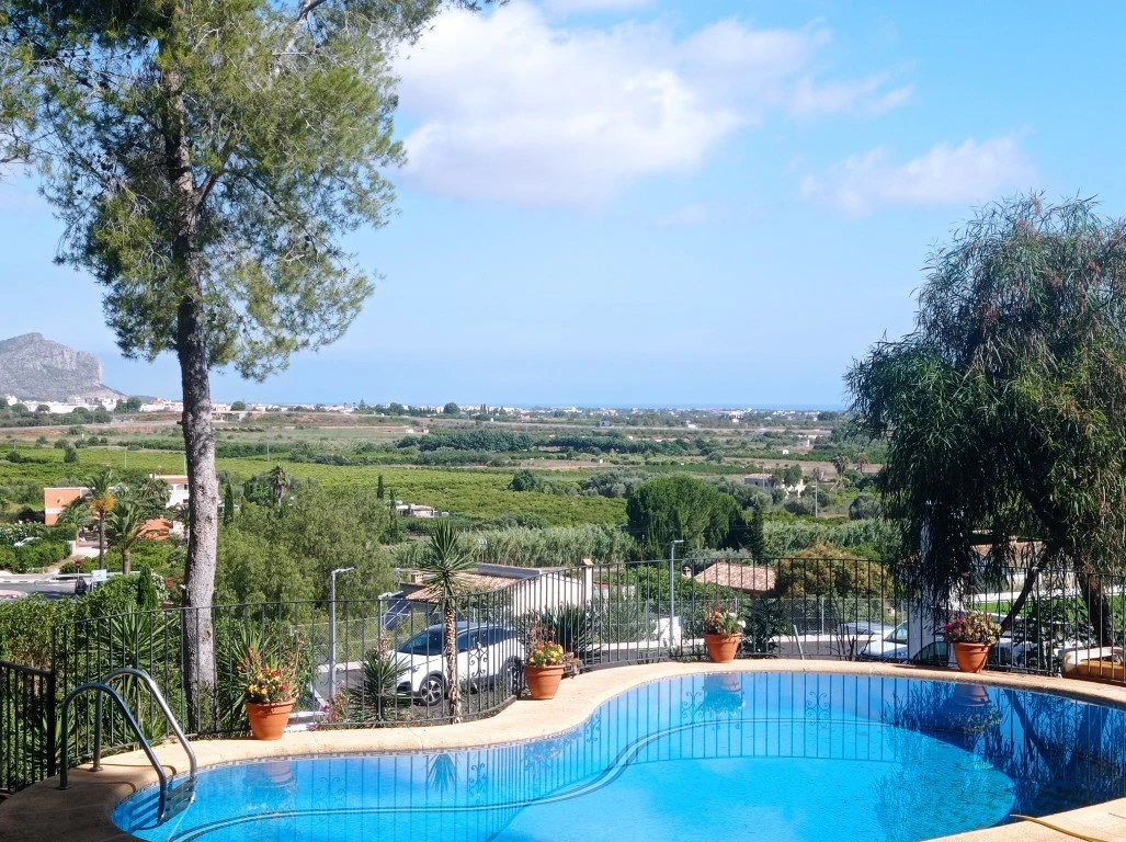 VP8 - Chalet en venta en Pedreguer con vistas