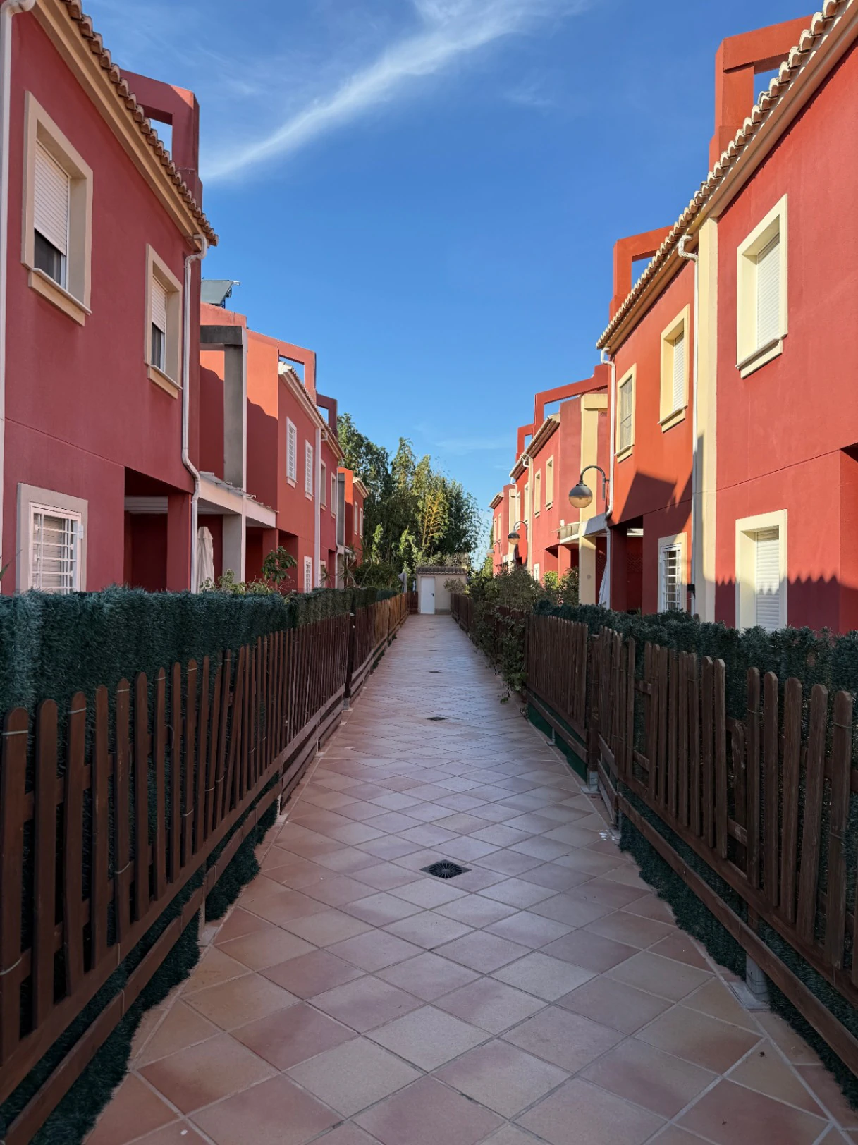 C-DV833136 - Bungalow entre Gandía y Oliva en venta con 3 habitaciones y jardín en estilo Mediterráneo