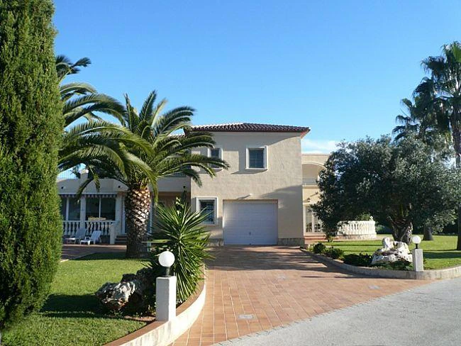 VP118 - Chalet en venta con gran parcela en Las Marinas Denia