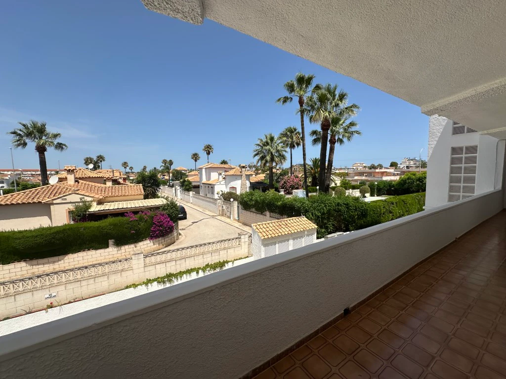 A10 - Apartamento de 1 dormitorio con terraza cerca de la playa y Denia