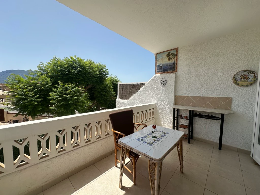 A10 - Apartamento de 1 dormitorio con terraza cerca de la playa y Denia