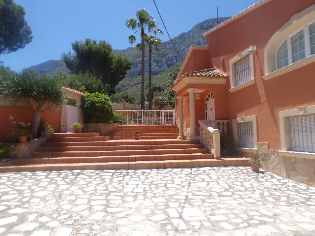 VP08 - Chalet en venta en Denia (Alicante) en zona tranquila cerca de Denia