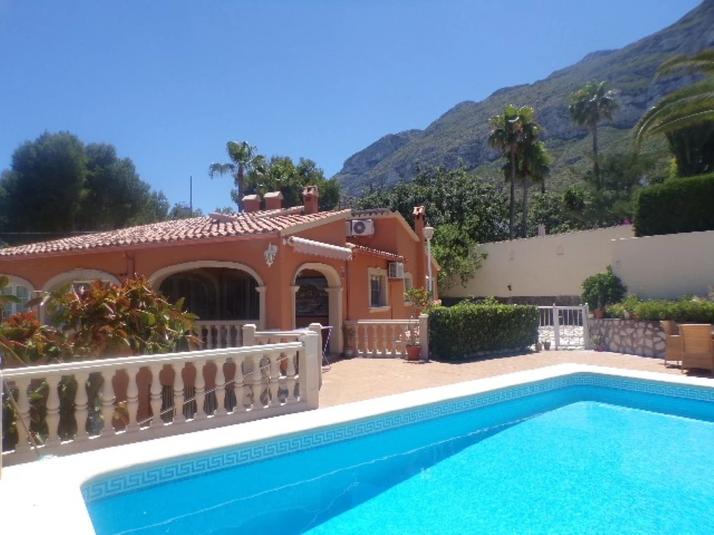VP08 - Chalet en venta en Denia (Alicante) en zona tranquila cerca de Denia