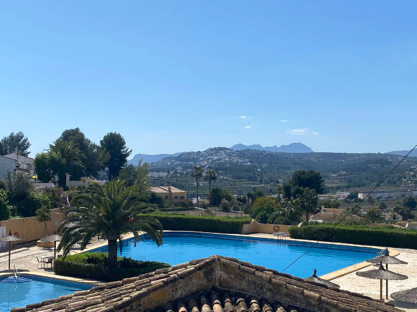 HALFVRIJSTAAND HUIS IN MORAIRA