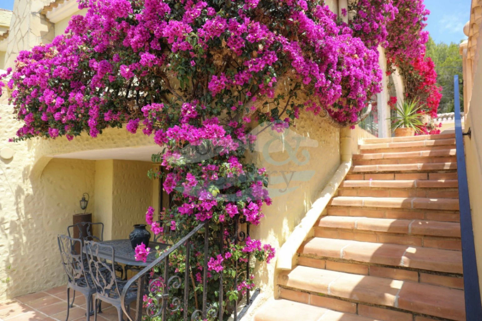 Prachtige villa op Montgo: weids uitzicht en tijdloze elegantie