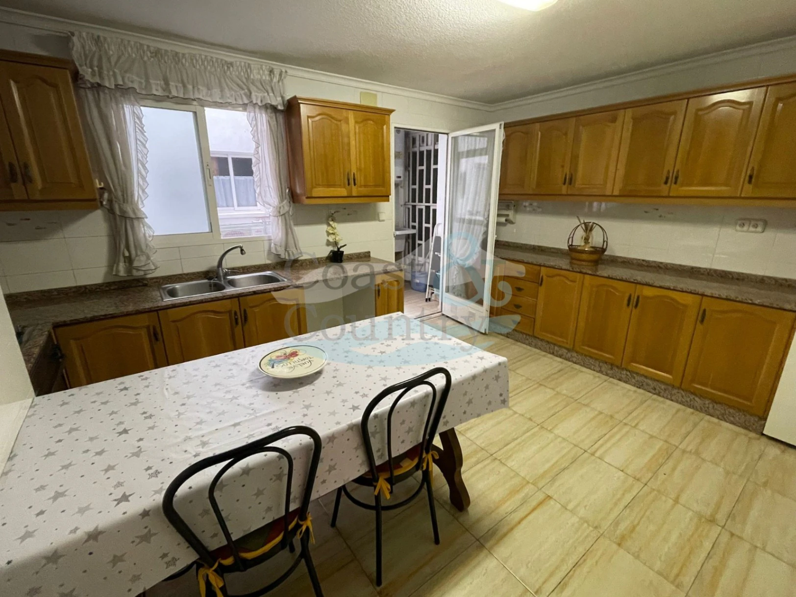 Stunning Spacious Central Apartment in Calpe, Steps from the Beach
