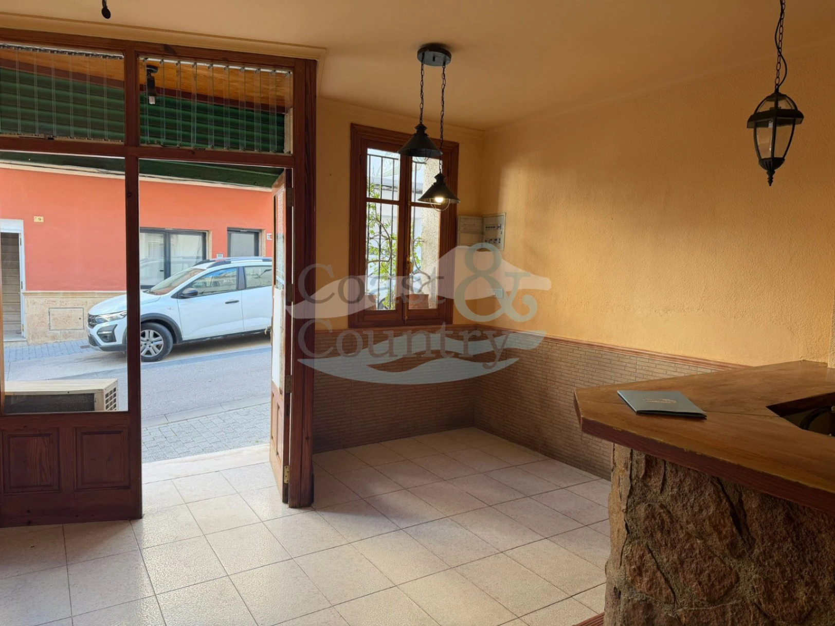 Commercieel te koop in Moraira - 81 m² met airconditioning