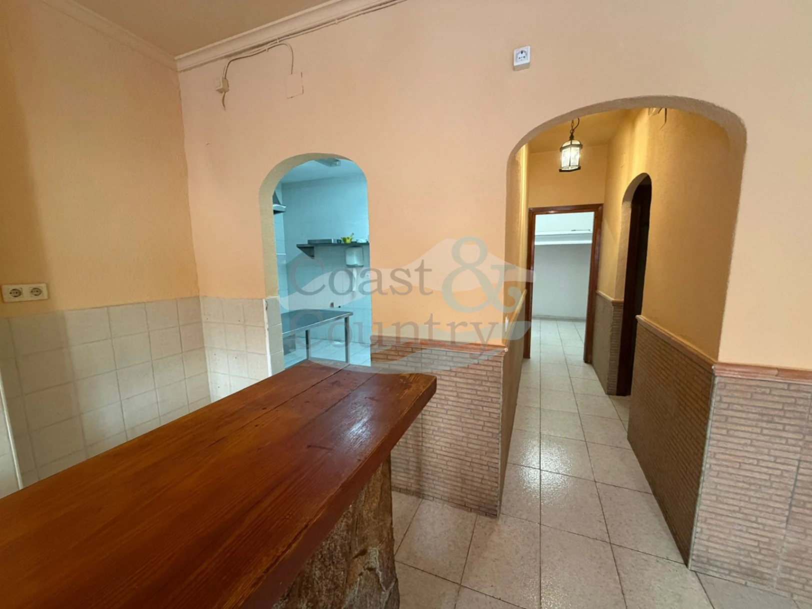 Commercieel te koop in Moraira - 81 m² met airconditioning
