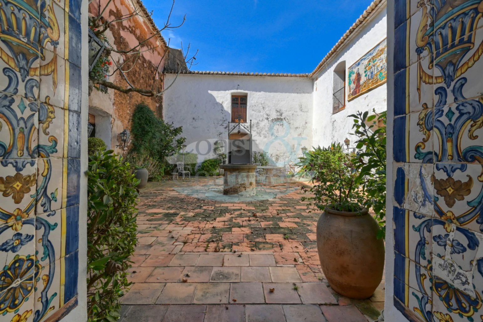 A Spectacular Medieval Convent in Jesús Pobre