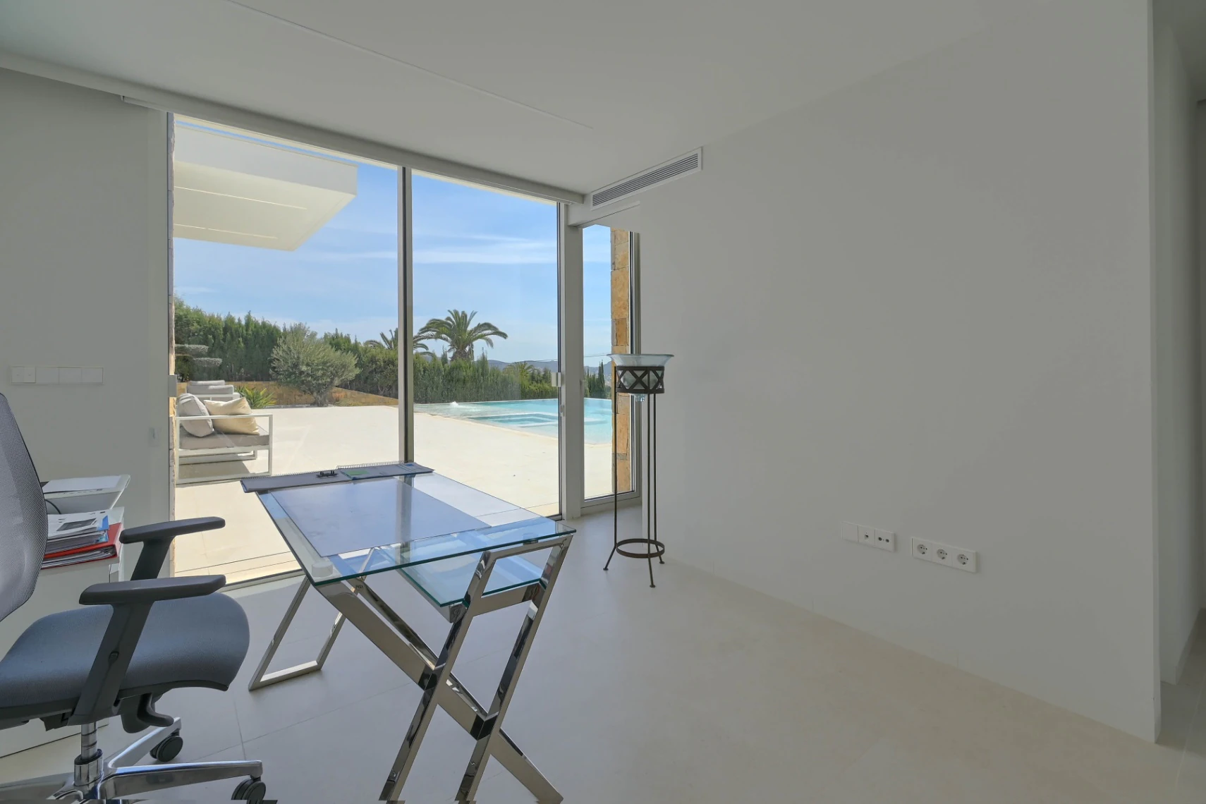Lyxig modern villa med havsutsikt i Moraira