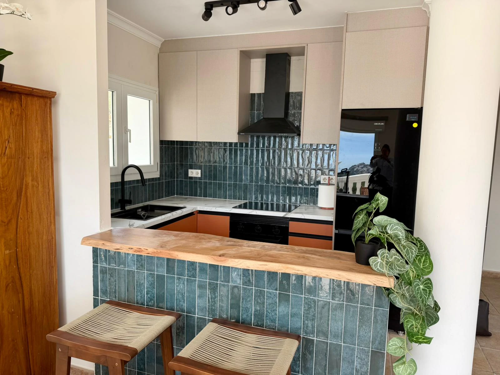 Villa en venta con 4 dormitorios, piscina privada y aire acondicionado.