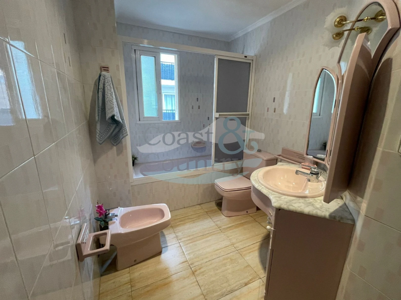 Stunning Spacious Central Apartment in Calpe, Steps from the Beach