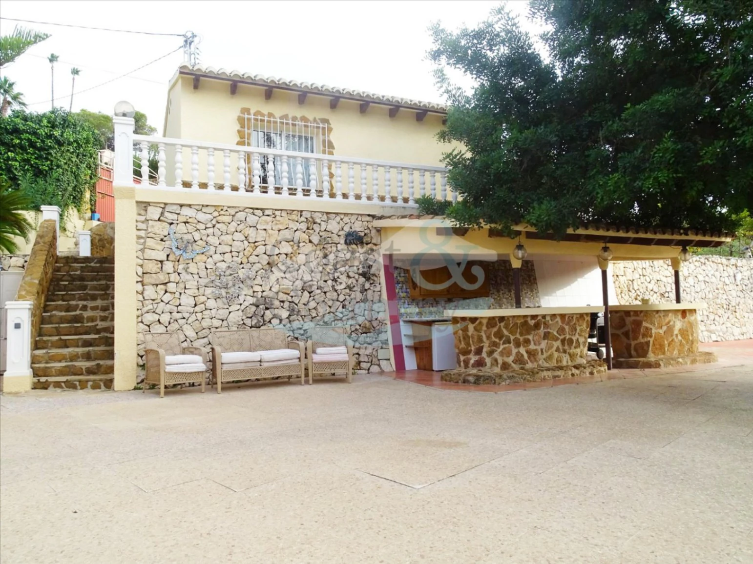 Villa with Independent Apartments and Panoramic Views