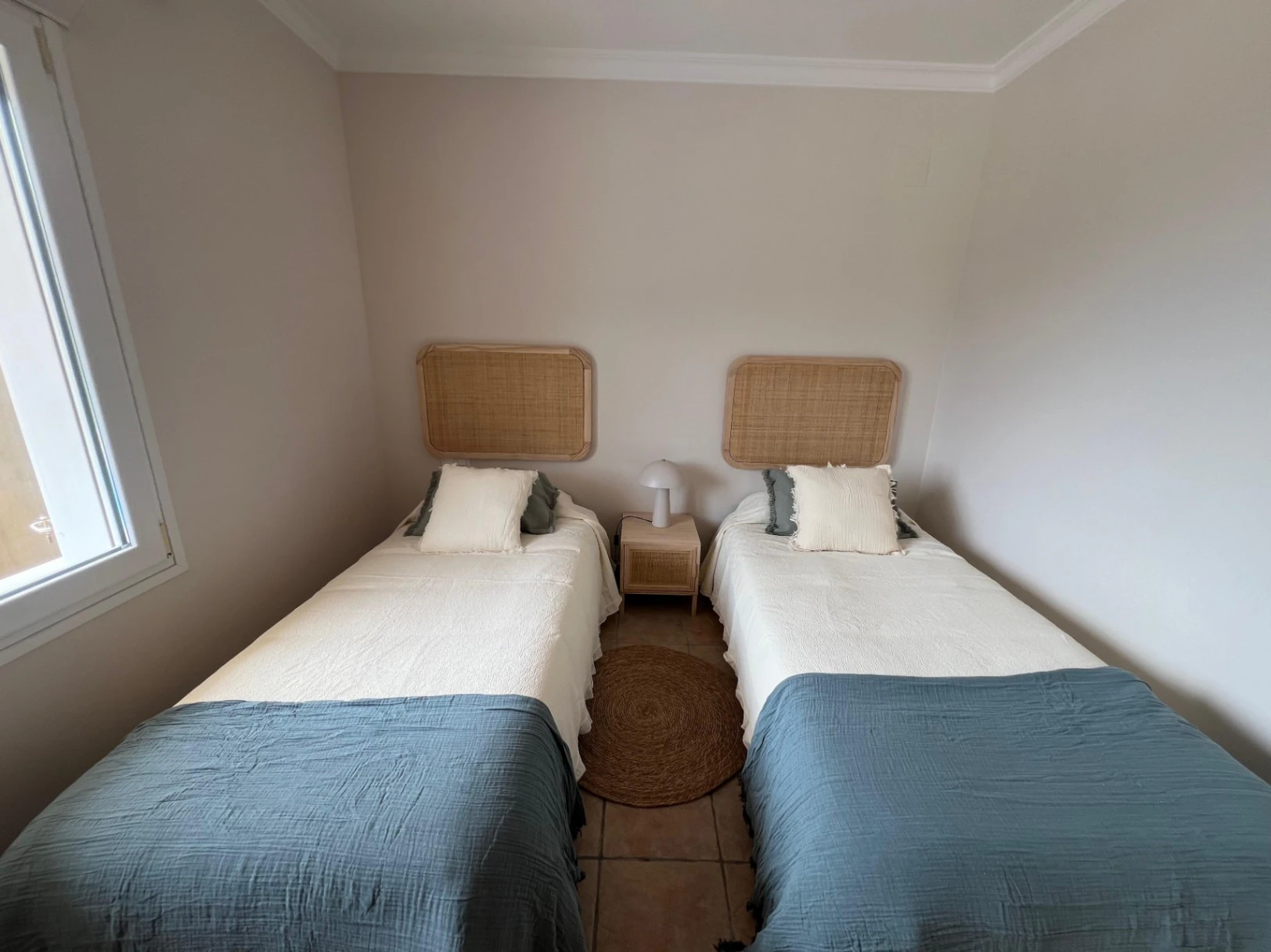 Villa en venta con 4 dormitorios, piscina privada y aire acondicionado.