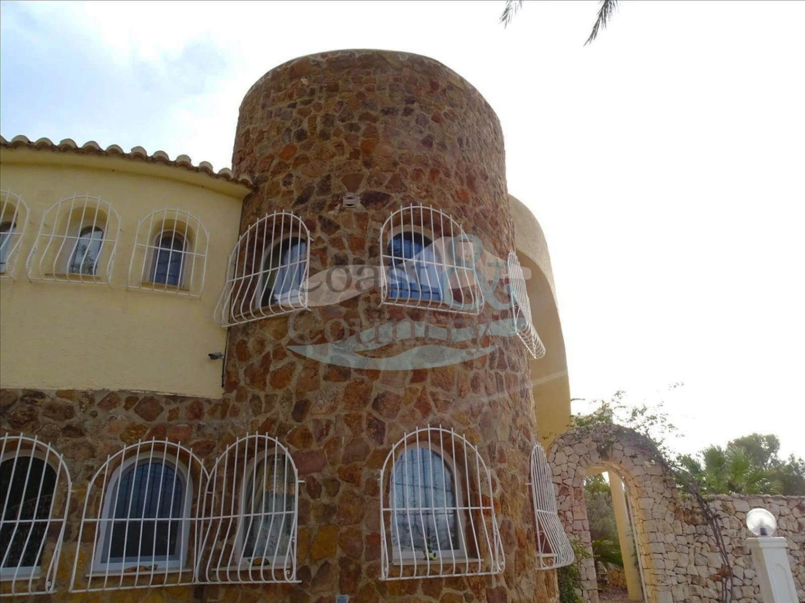 Villa with Independent Apartments and Panoramic Views
