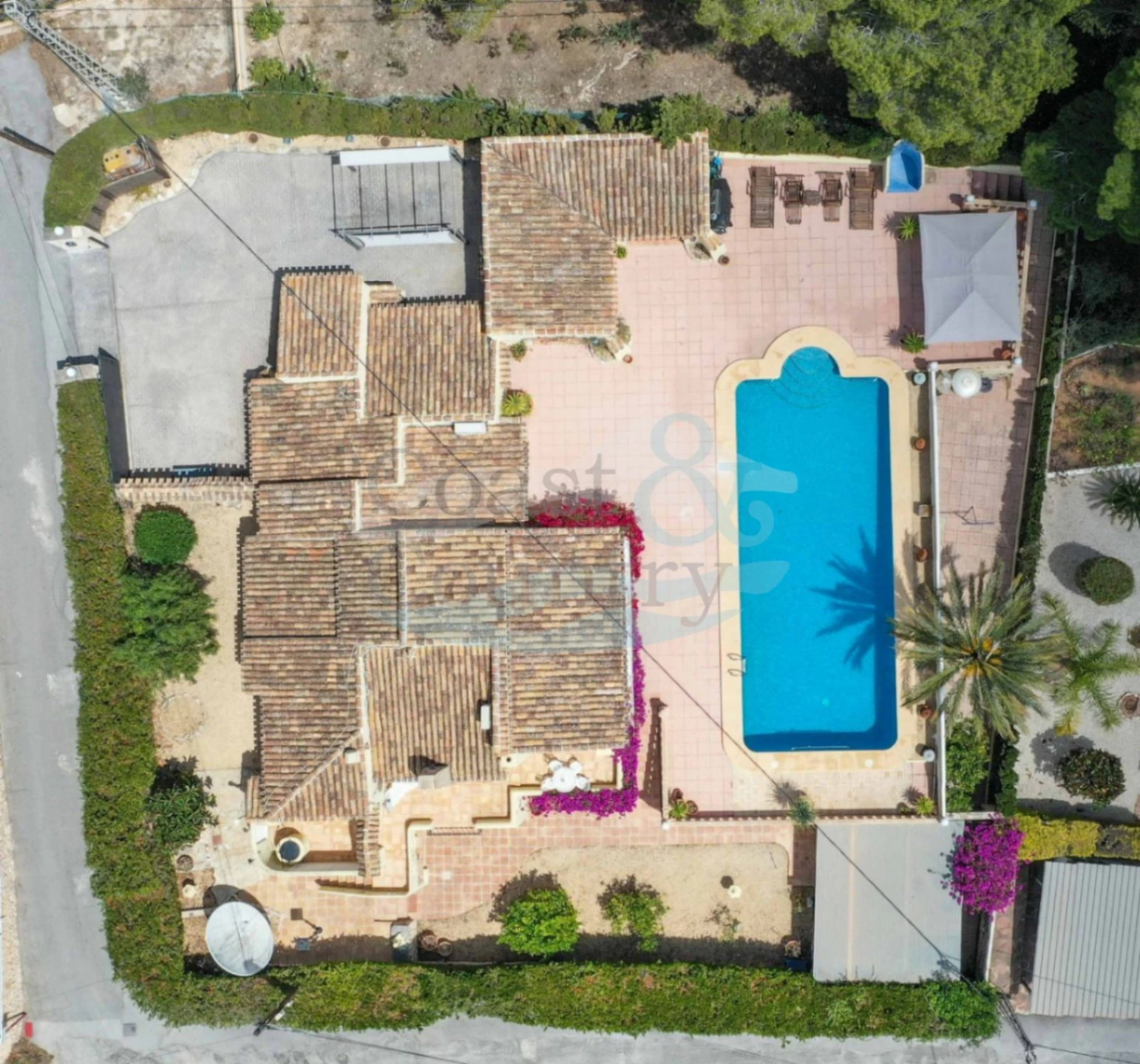Prachtige villa op Montgo: weids uitzicht en tijdloze elegantie