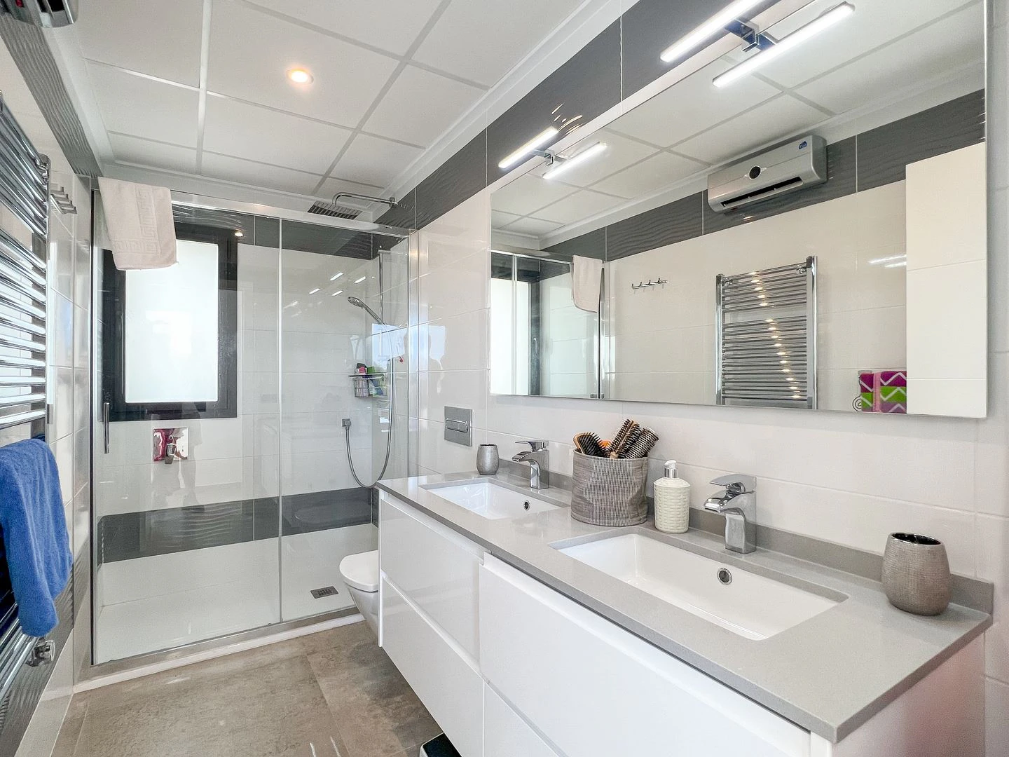 Modern villa for sale with sea view in Moraira