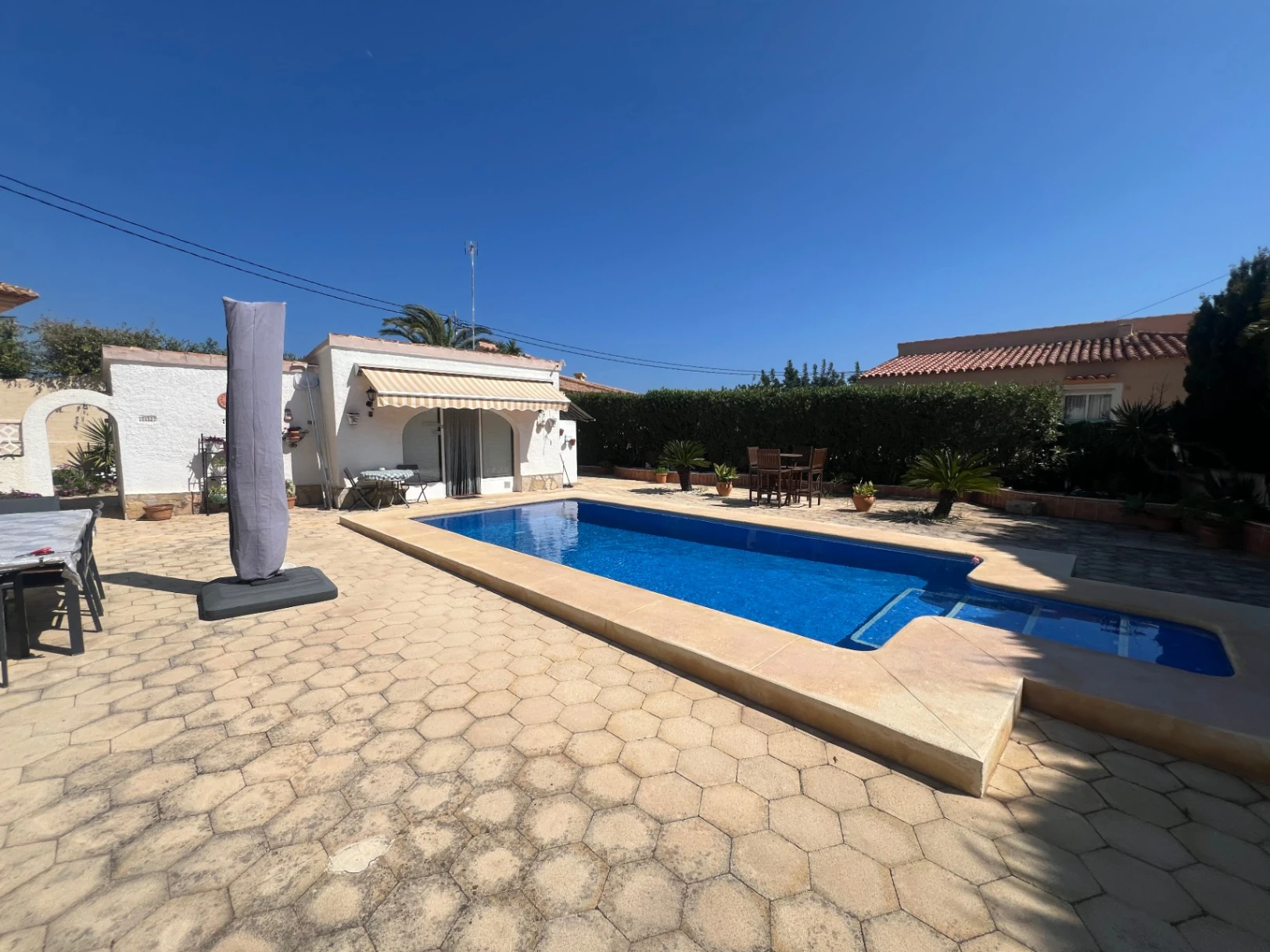 Villa for sale with 3 bedrooms and a pool in Calpe, Alicante.