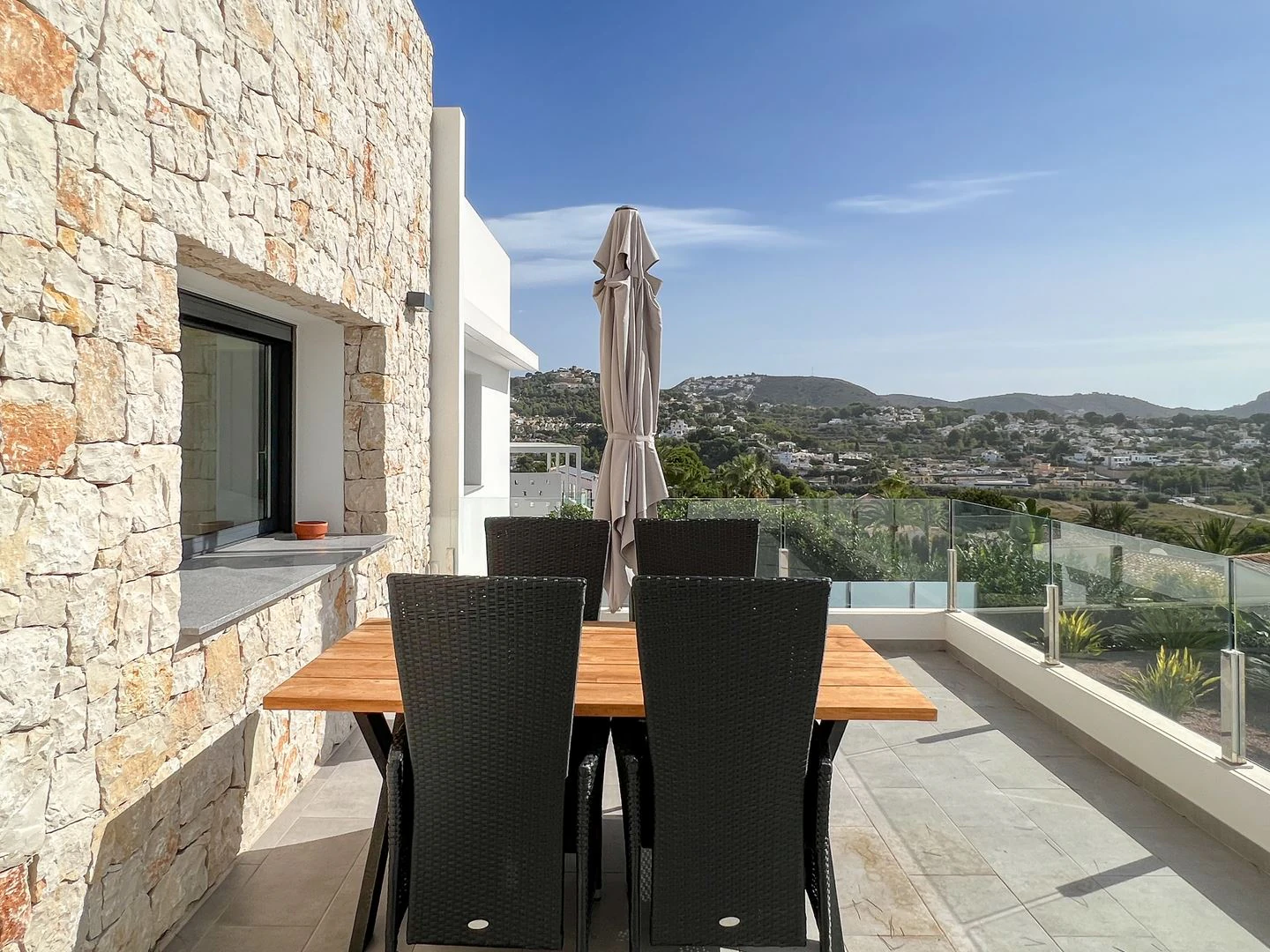 Modern villa for sale with sea view in Moraira