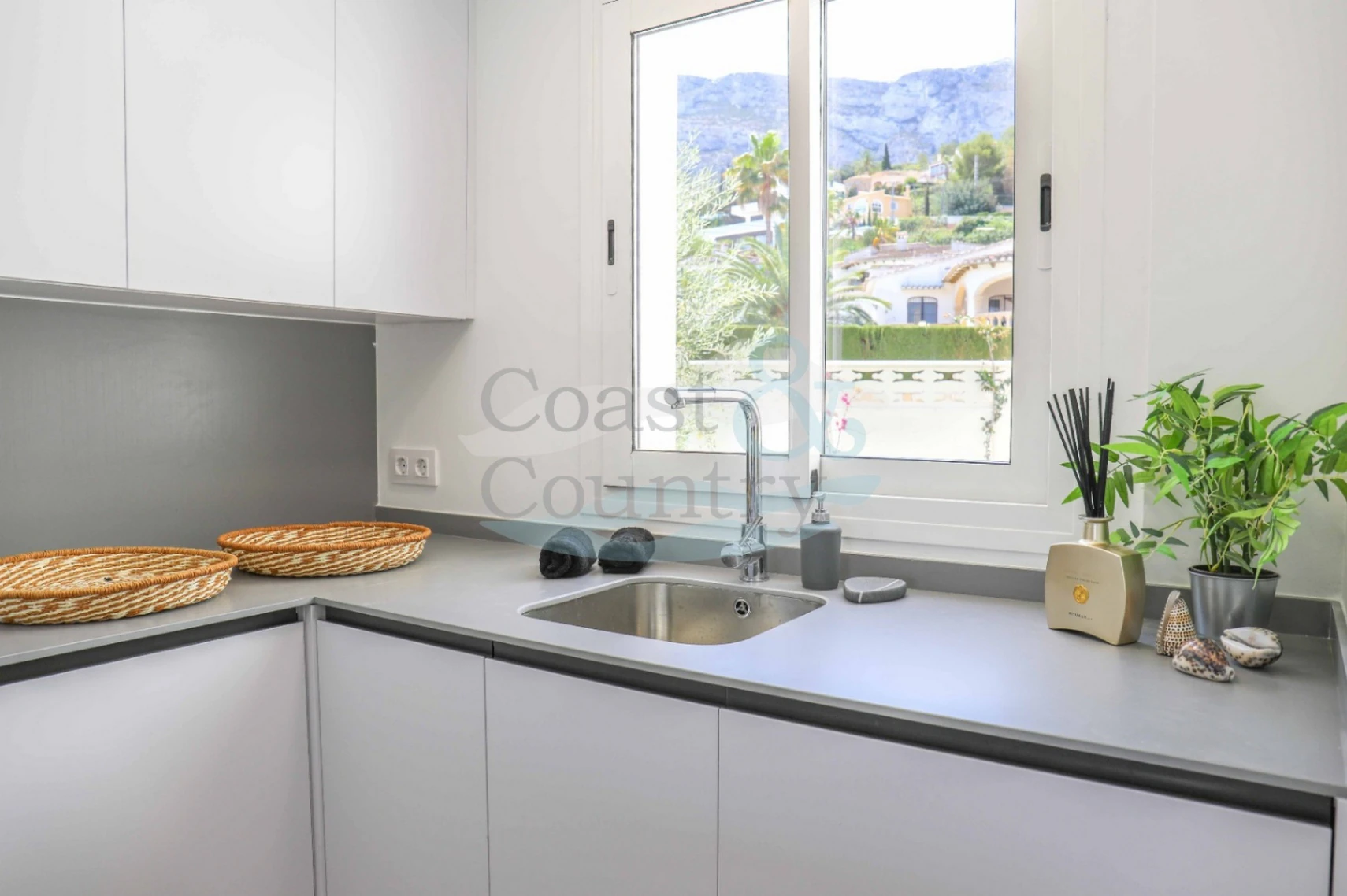 Elegant ground floor flat with private garden Dénia