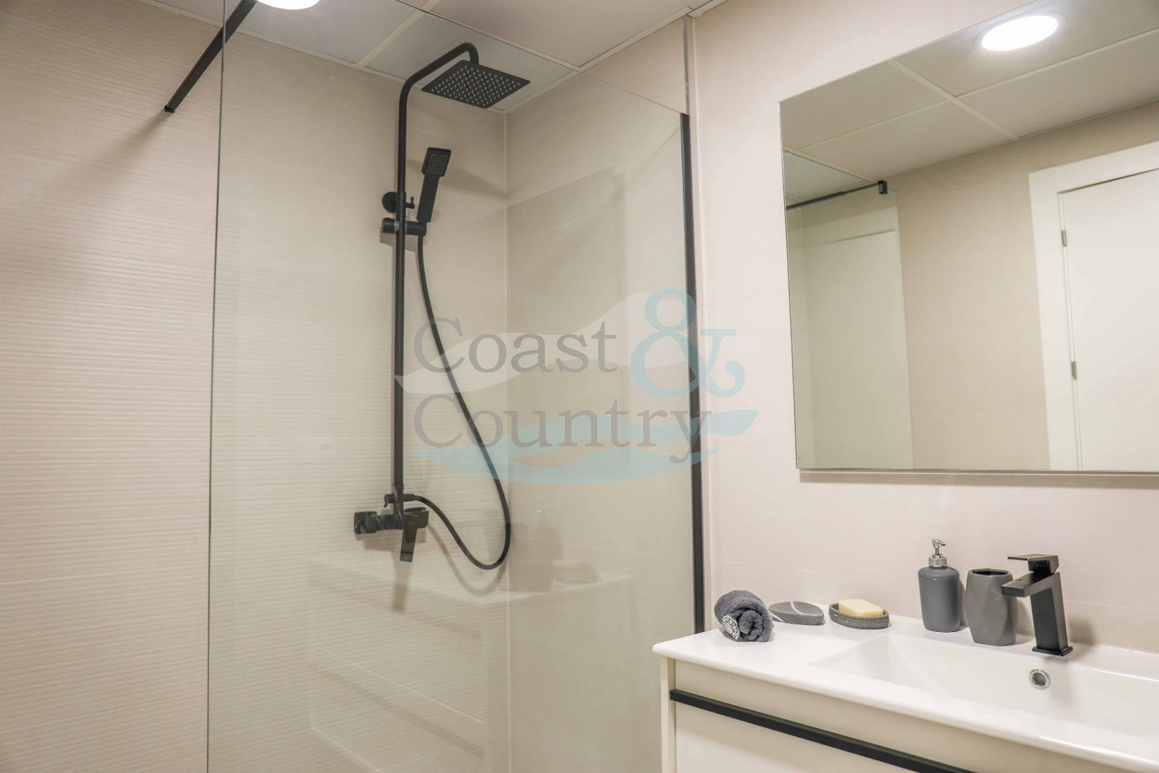 Elegant ground floor flat with private garden Dénia