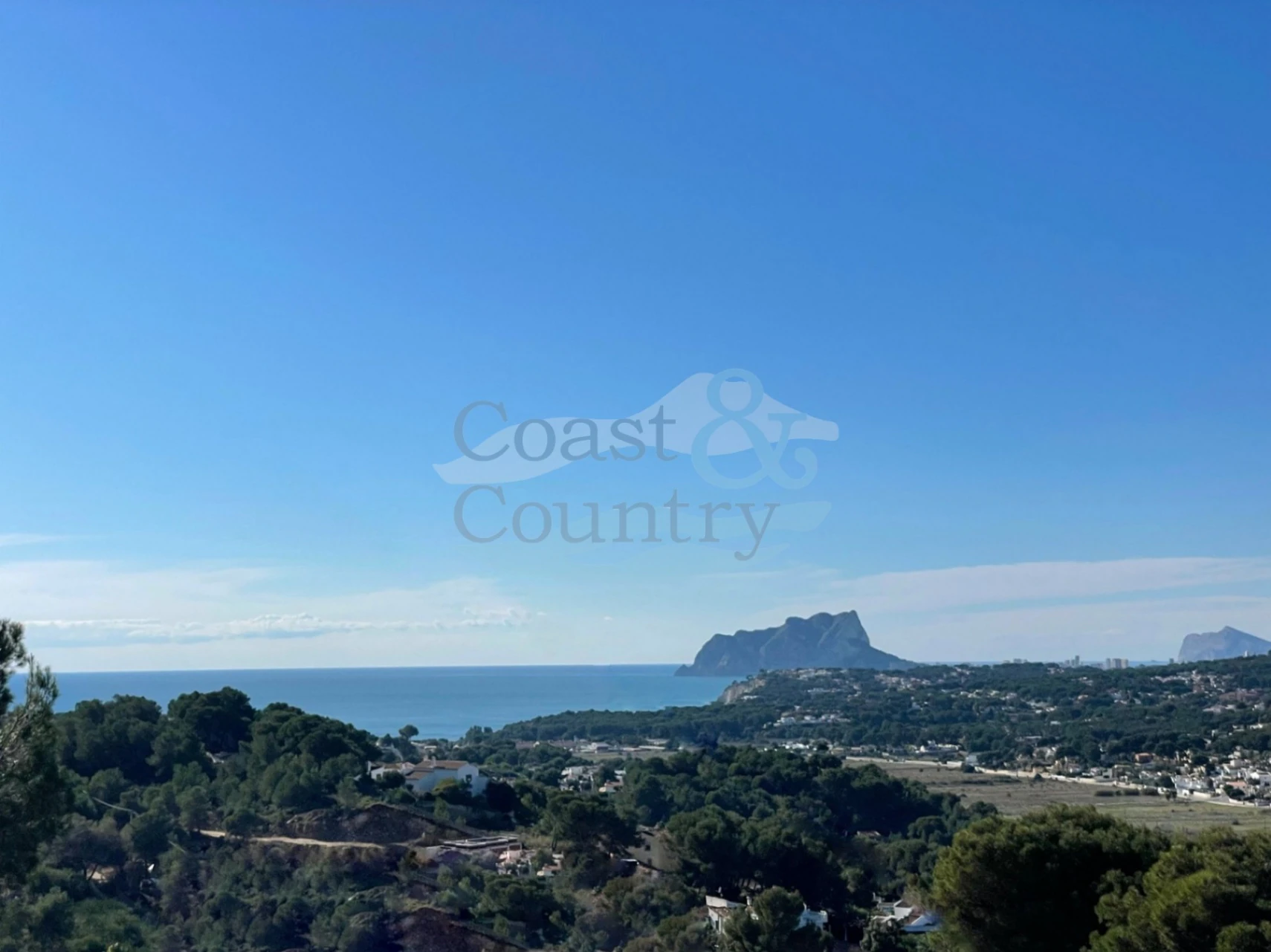 Ibicencan villa med panoramautsikt över havet till salu i Moraira