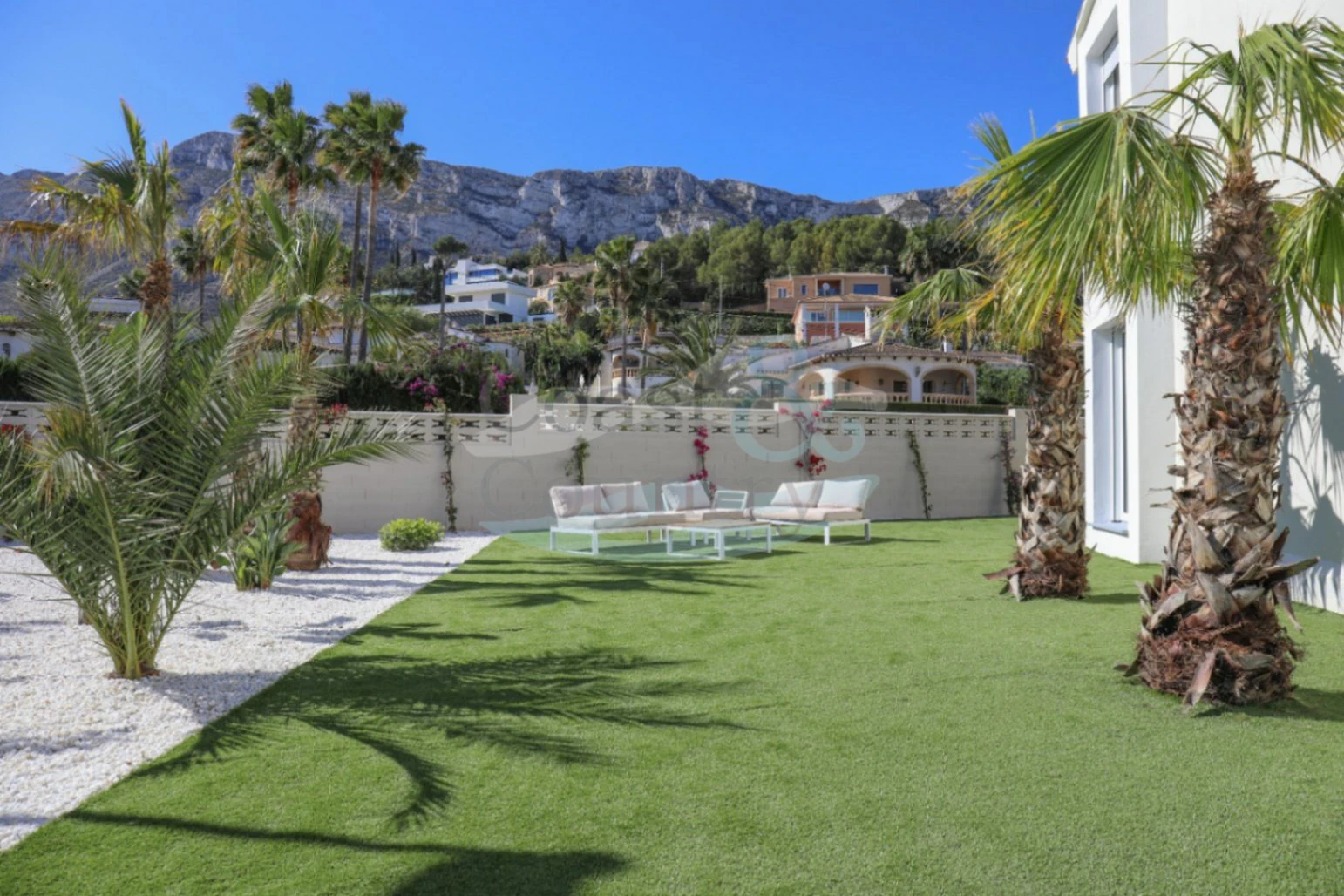 Elegant ground floor flat with private garden Dénia