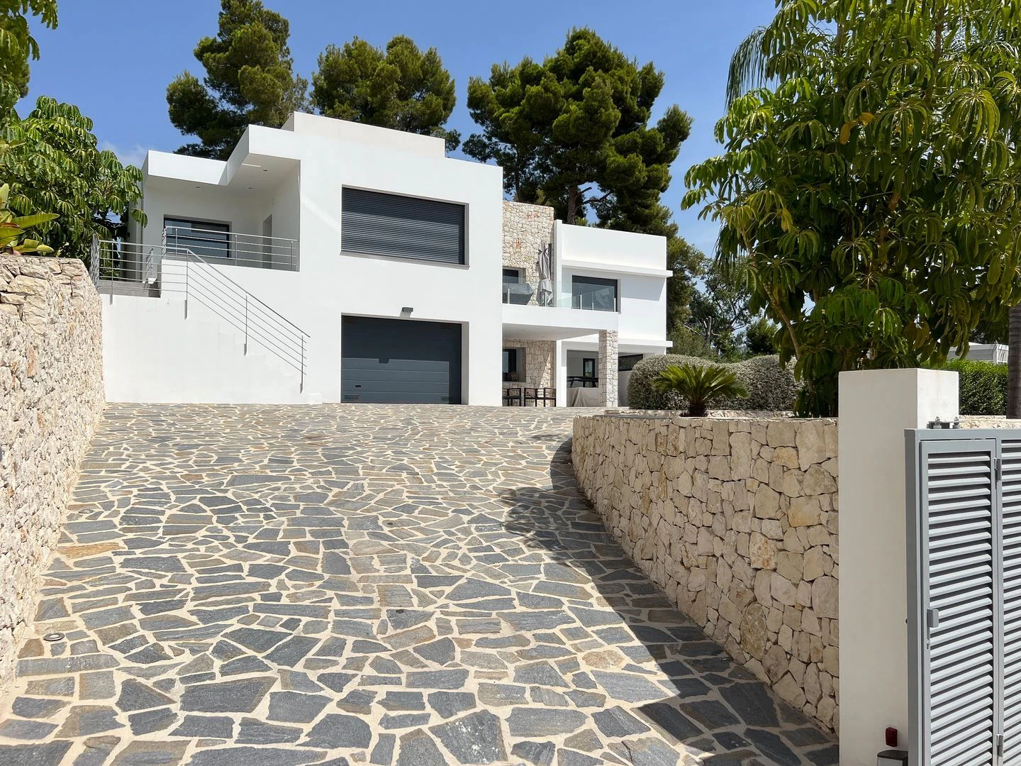 Modern villa for sale with sea view in Moraira