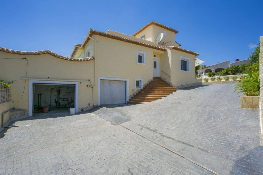 Charming 3-Bedroom Casa with Private Pool in Calpe
