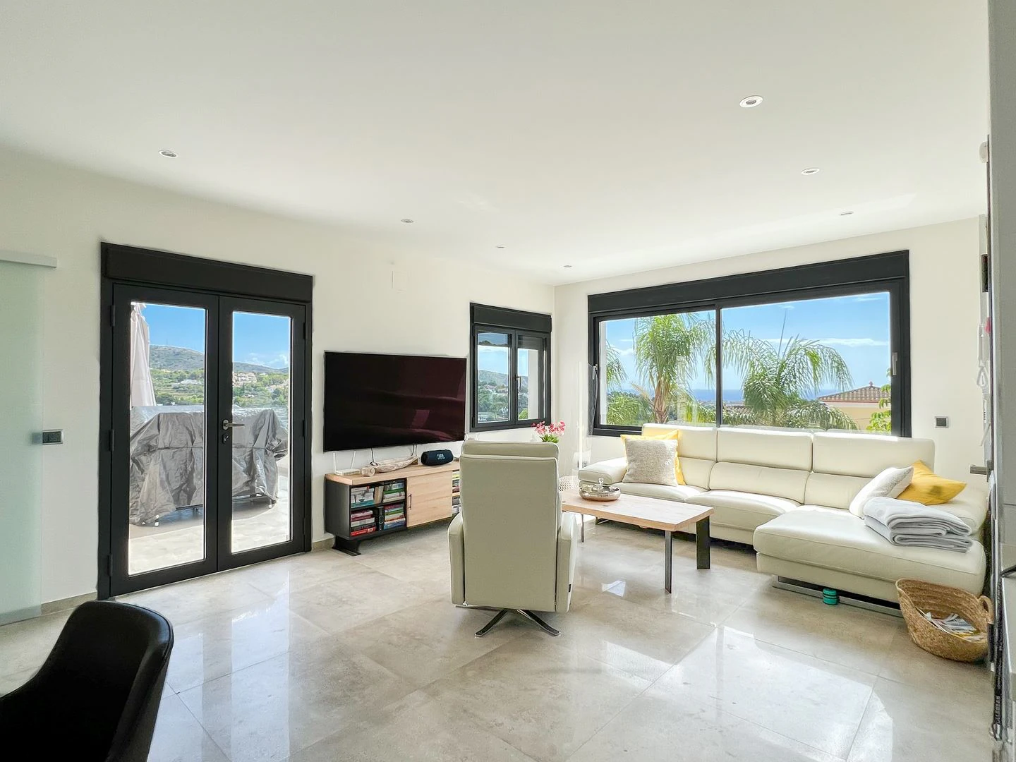 Modern villa for sale with sea view in Moraira