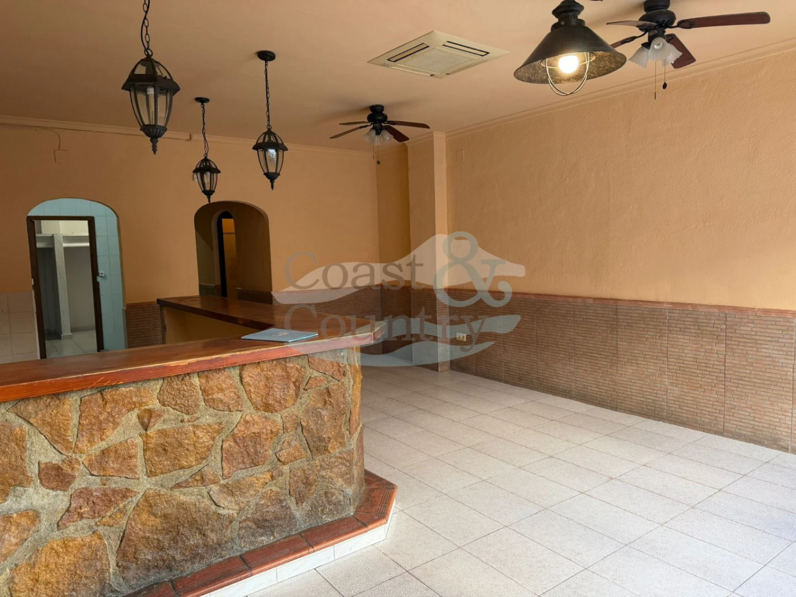 Commercieel te koop in Moraira - 81 m² met airconditioning