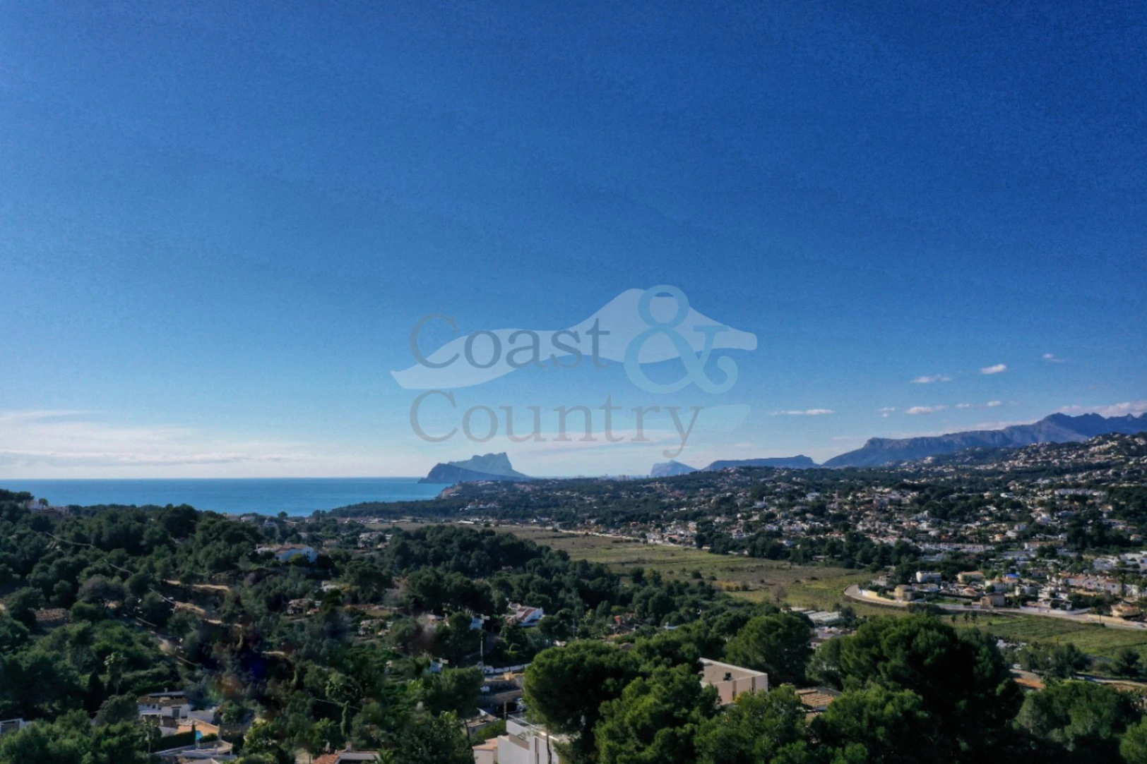 Ibicencan villa med panoramautsikt över havet till salu i Moraira