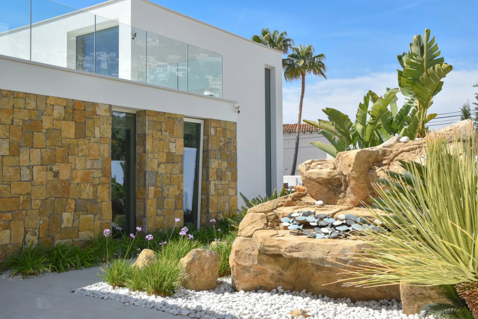 Lyxig modern villa med havsutsikt i Moraira