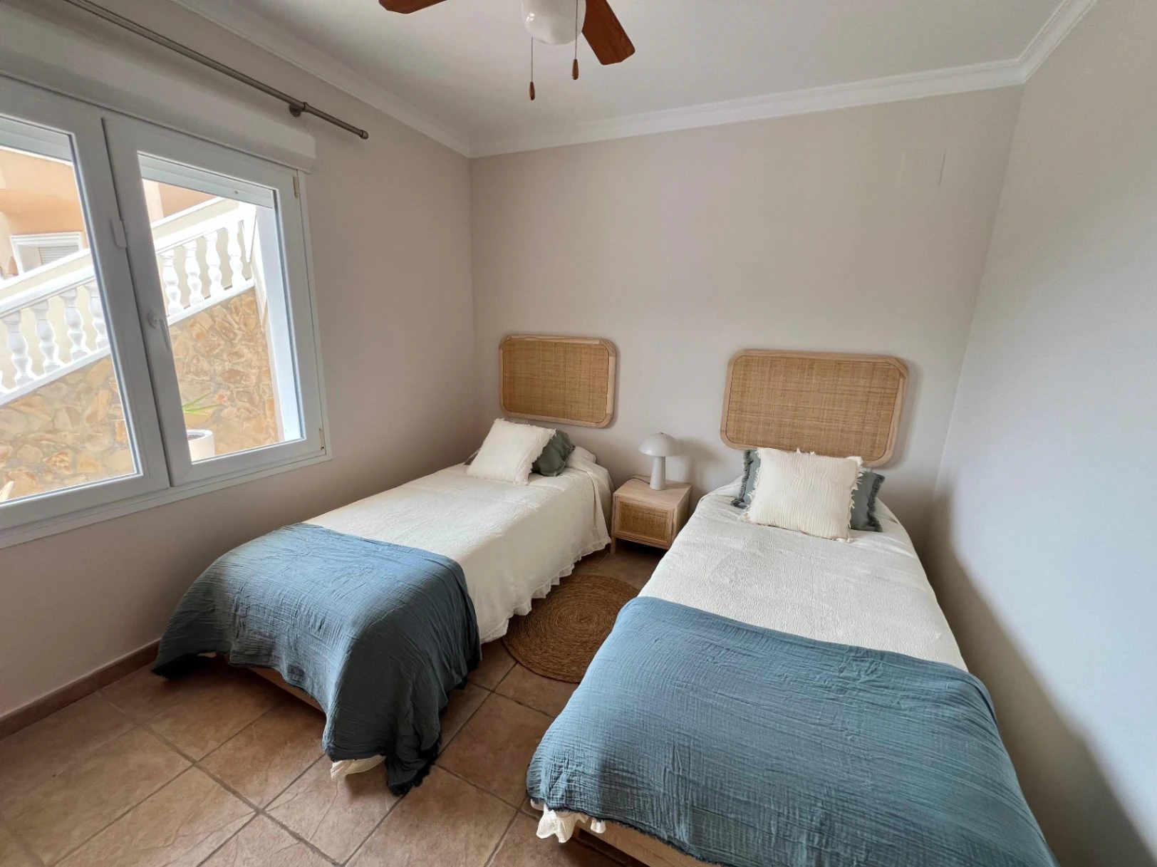 Villa en venta con 4 dormitorios, piscina privada y aire acondicionado.