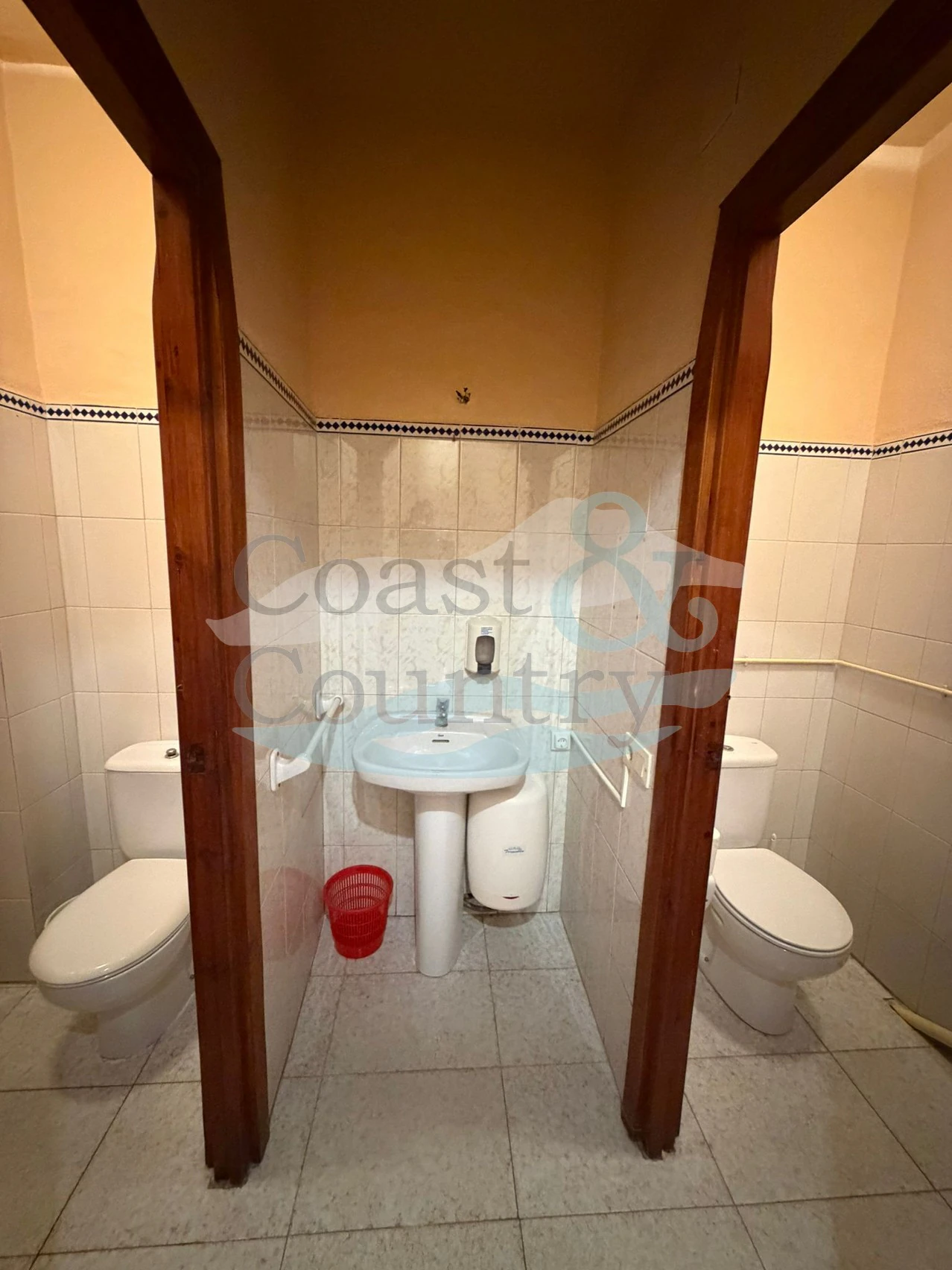 Commercieel te koop in Moraira - 81 m² met airconditioning