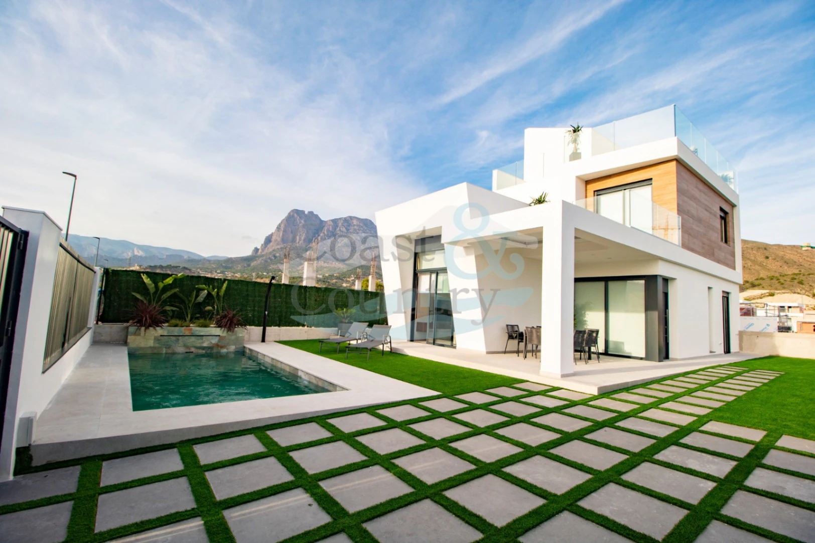 Modern Villa with Pool and Garden in Finestrat