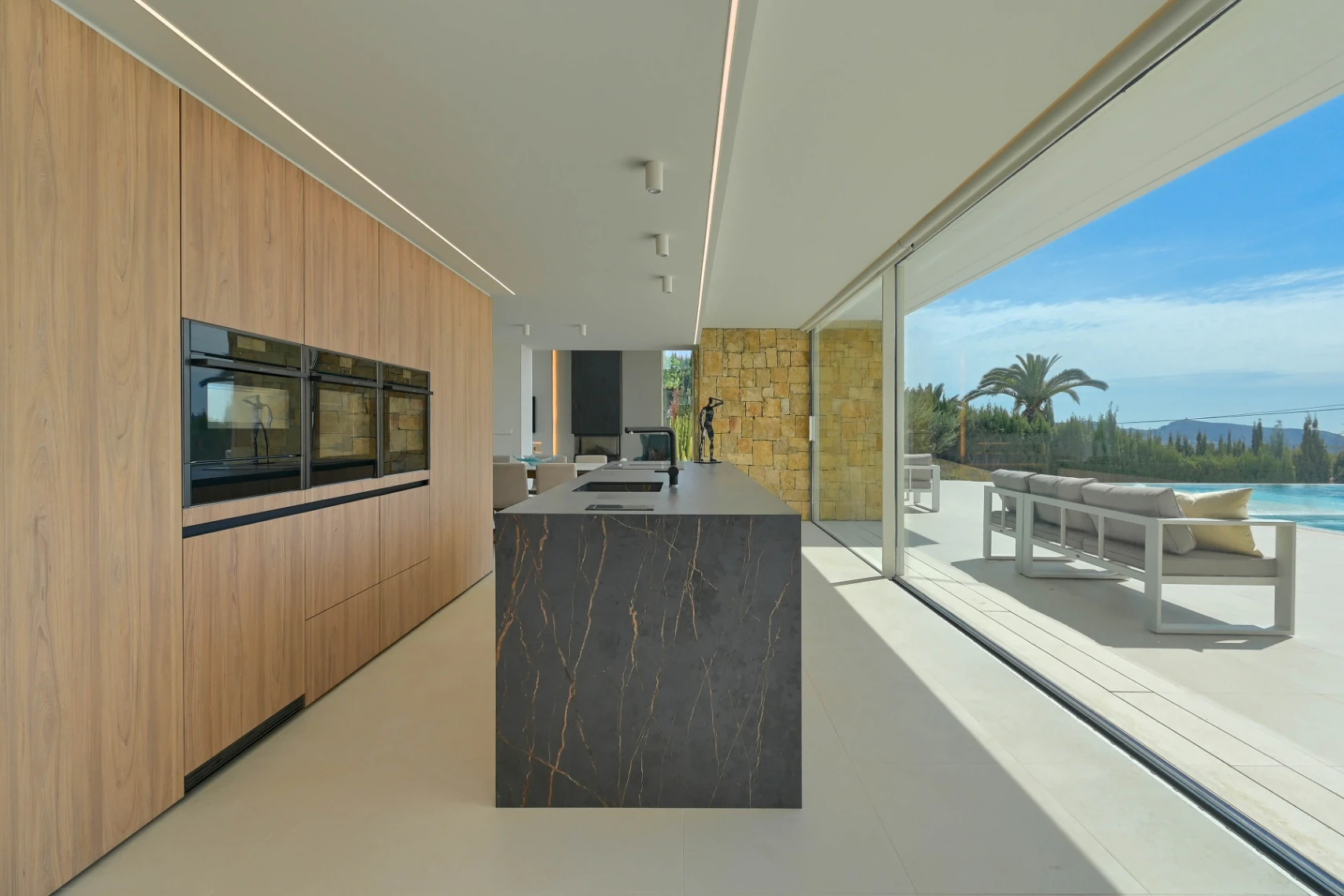 Lyxig modern villa med havsutsikt i Moraira