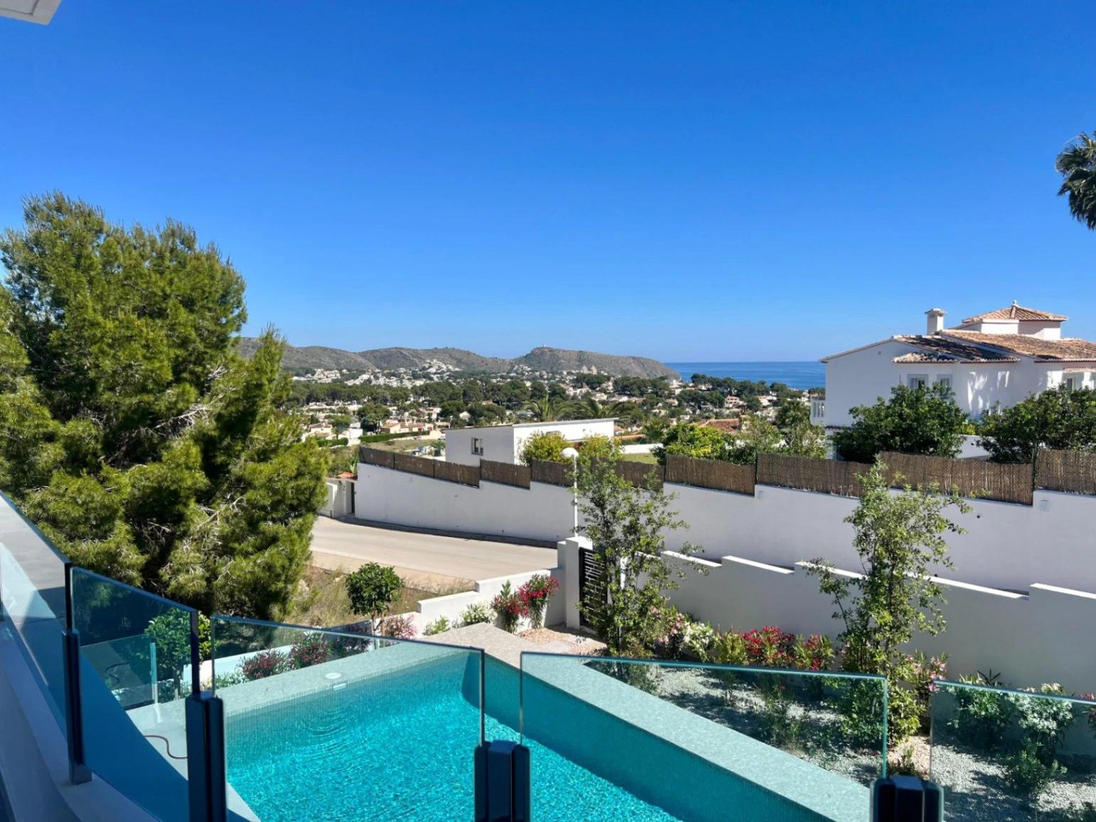 Exclusieve moderne villa te koop in Moraira