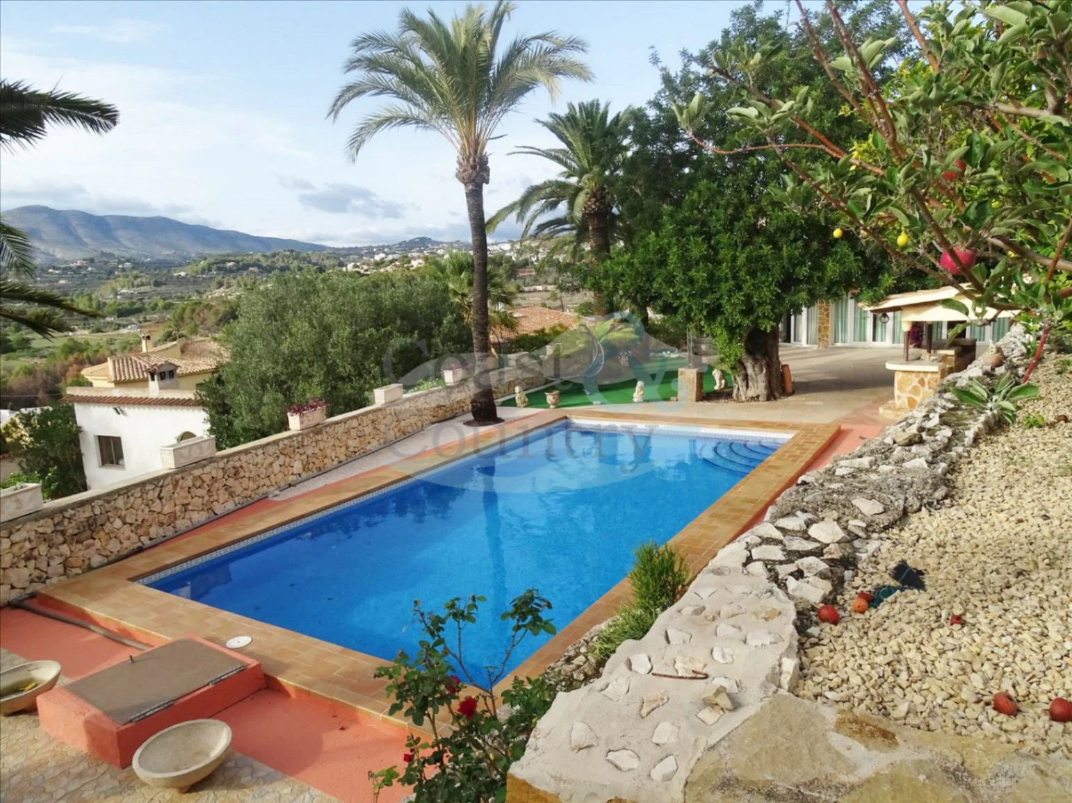 Villa with Independent Apartments and Panoramic Views
