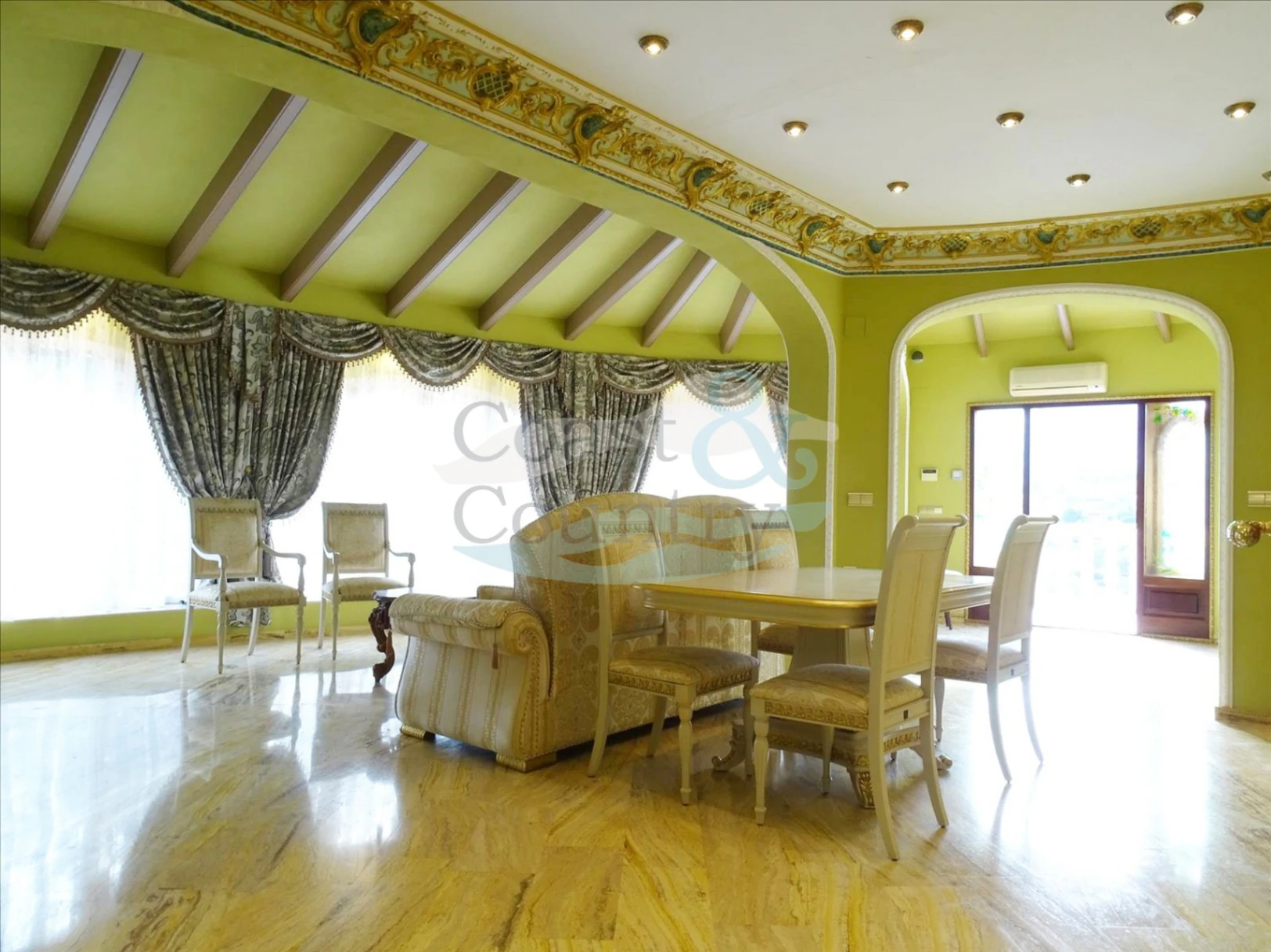 Villa with Independent Apartments and Panoramic Views