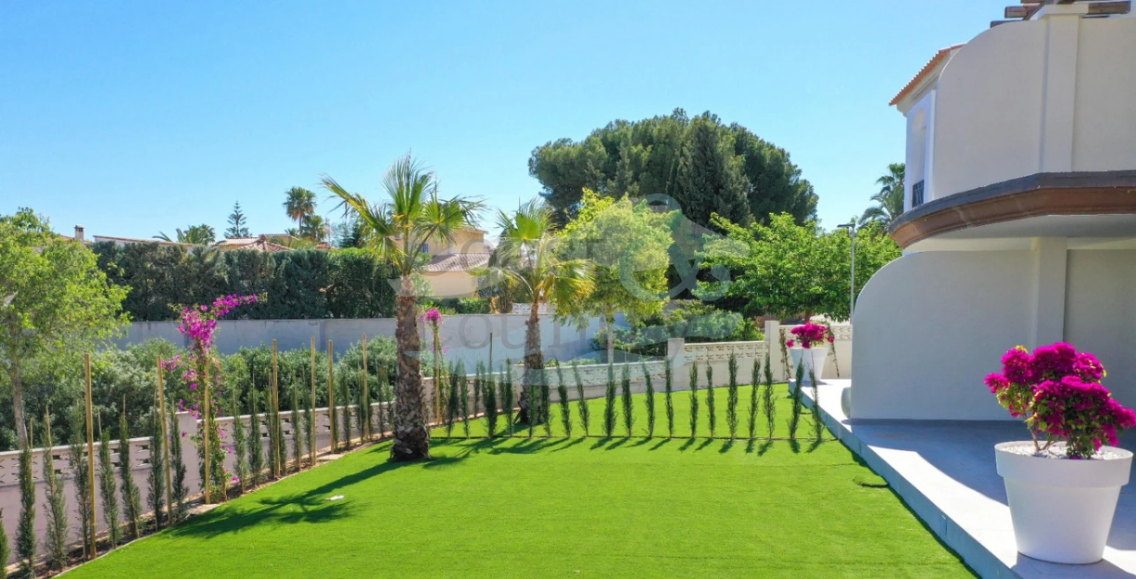 Elegant ground floor flat with private garden Dénia