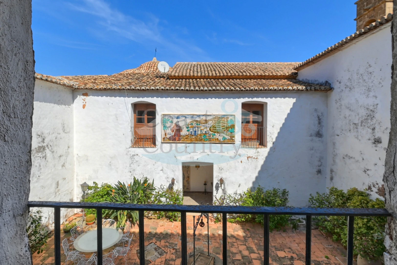 A Spectacular Medieval Convent in Jesús Pobre