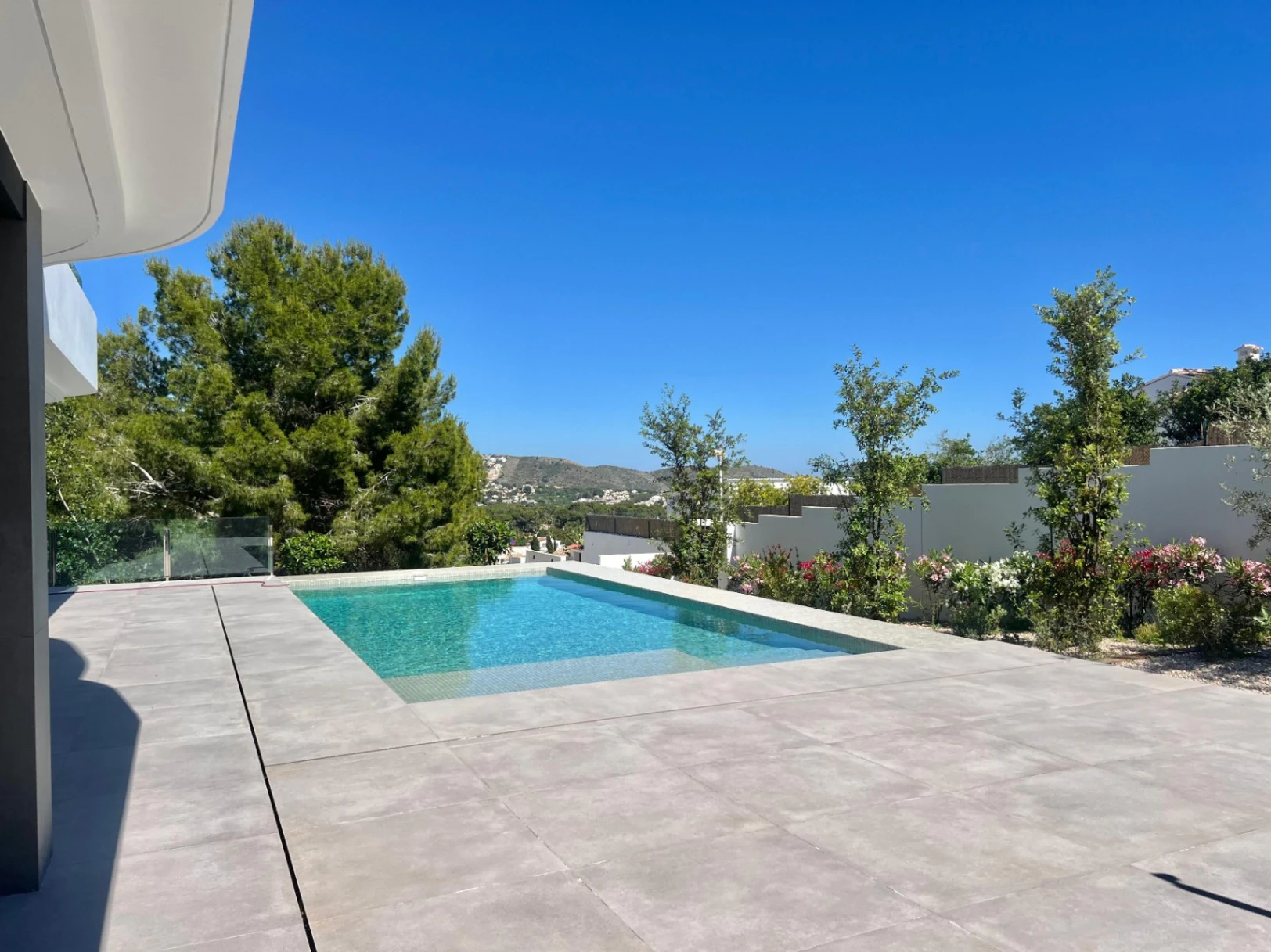 Exclusieve moderne villa te koop in Moraira