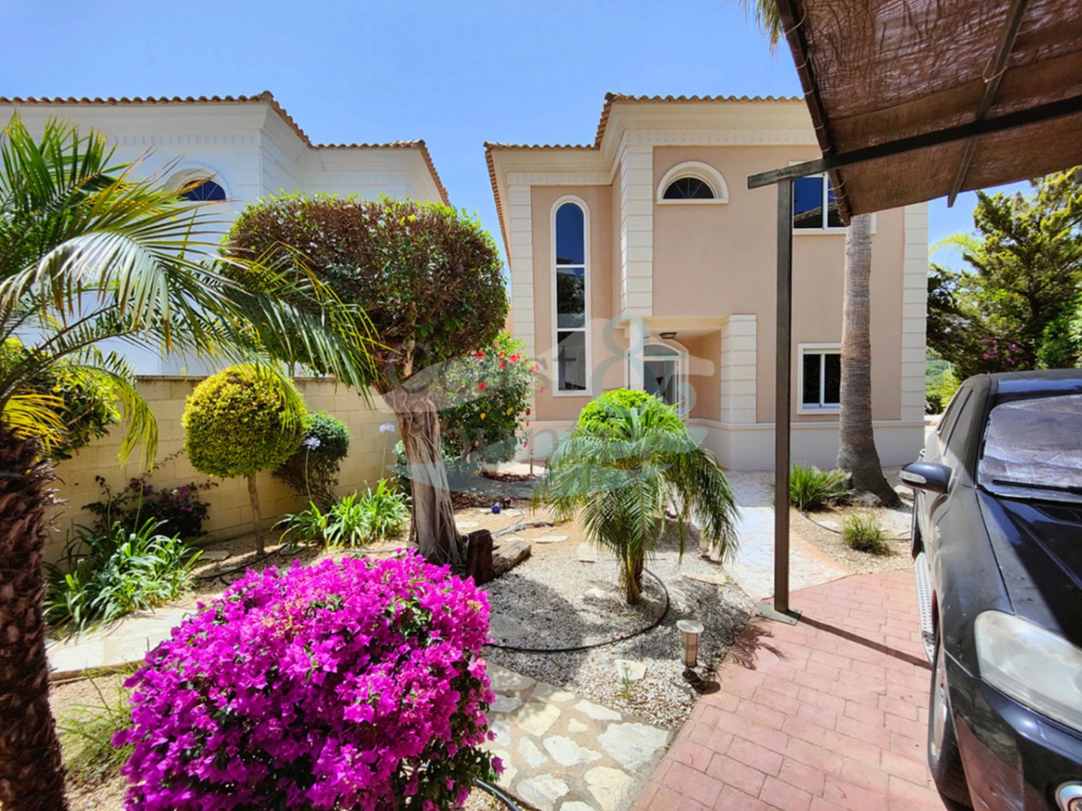 Magnificent modern-style house in Calpe