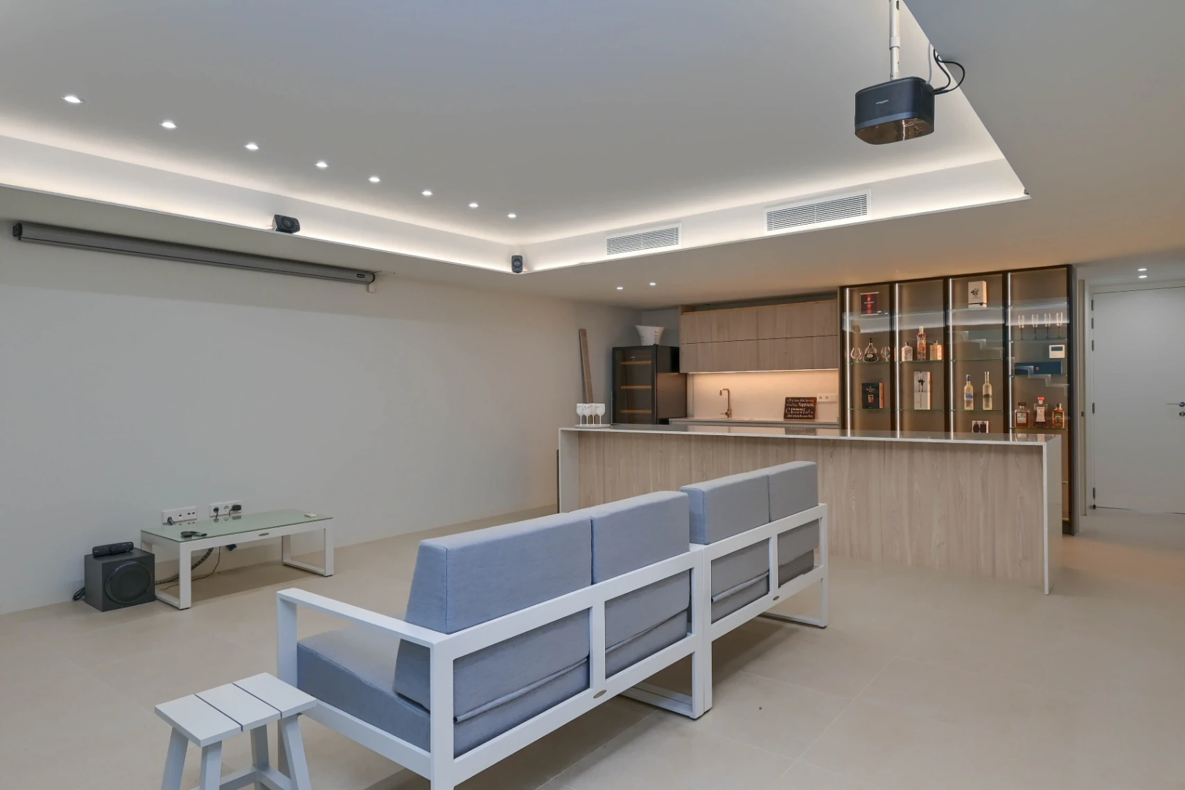 Lyxig modern villa med havsutsikt i Moraira