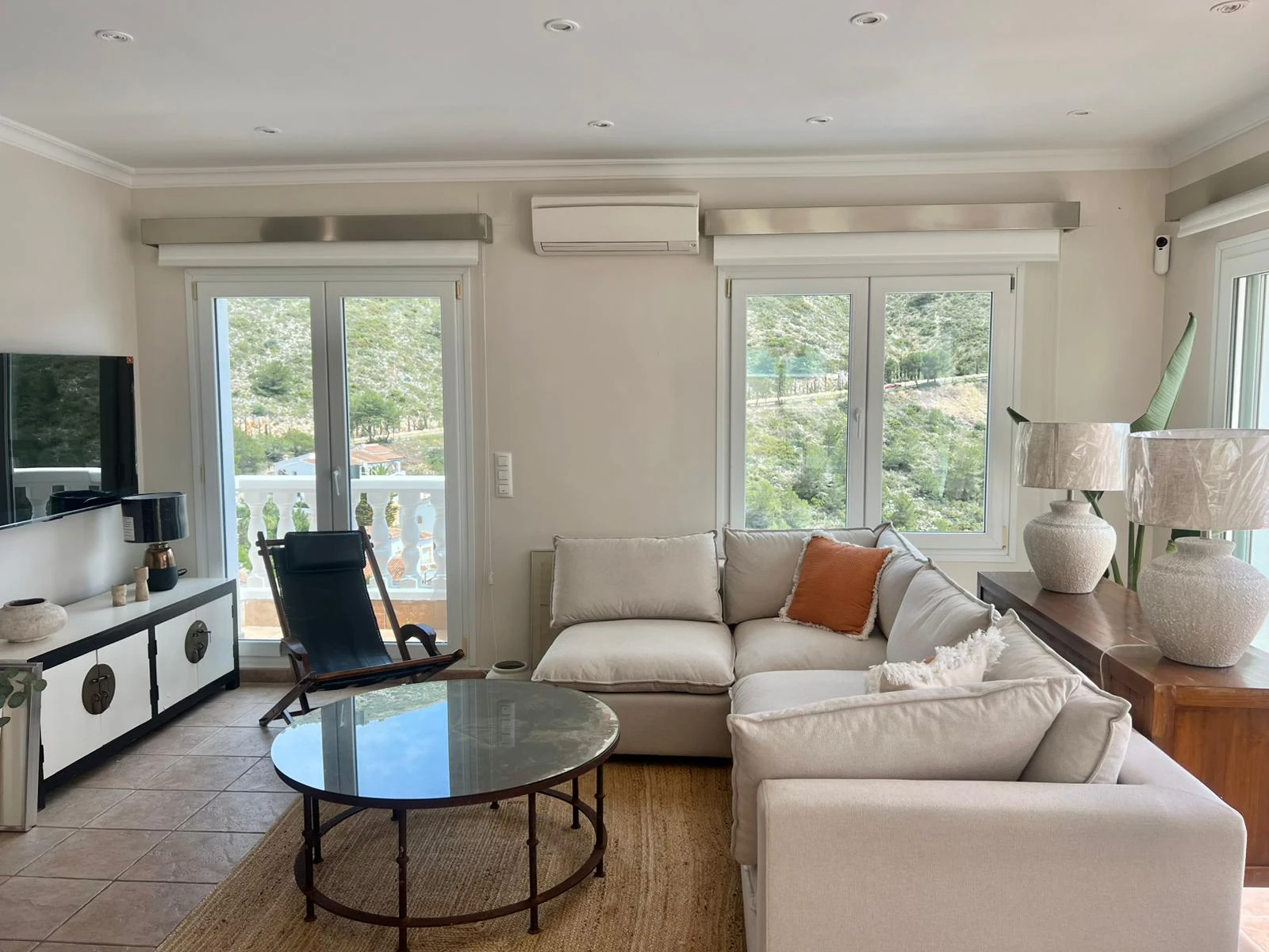 Villa en venta con 4 dormitorios, piscina privada y aire acondicionado.