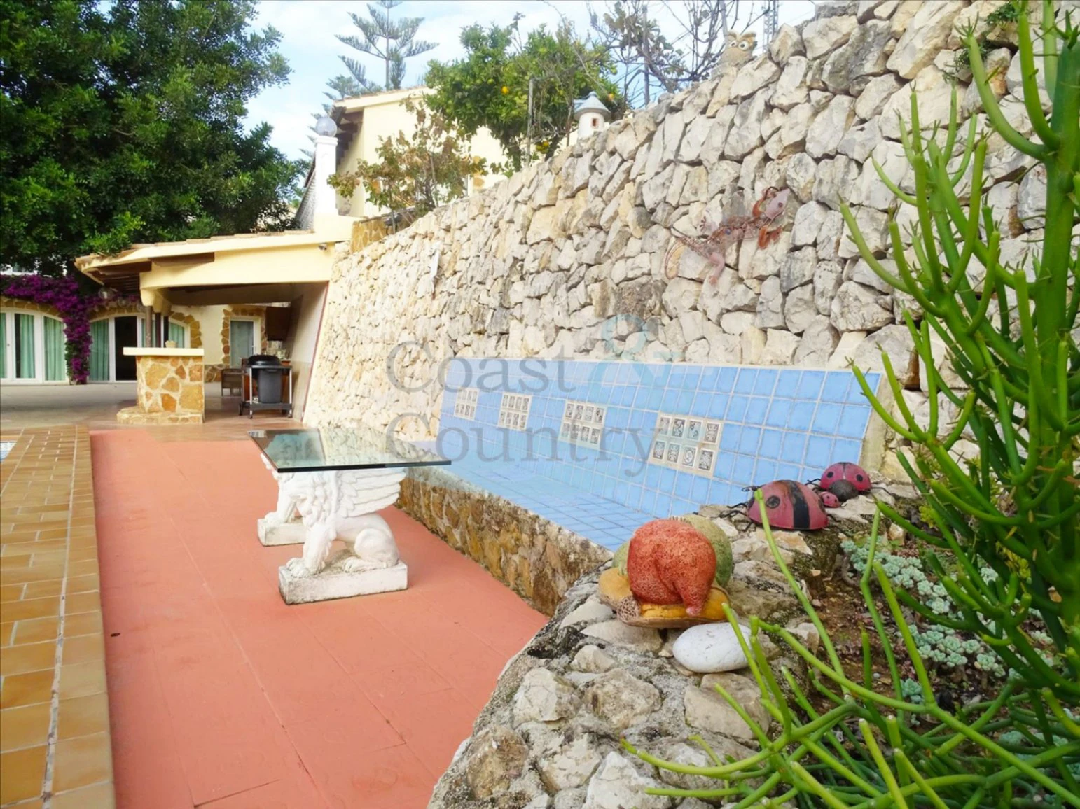 Villa with Independent Apartments and Panoramic Views