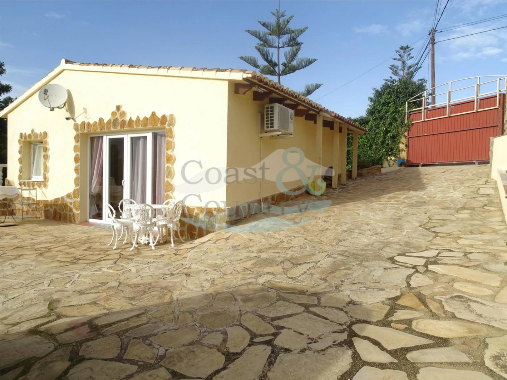 Villa with Independent Apartments and Panoramic Views