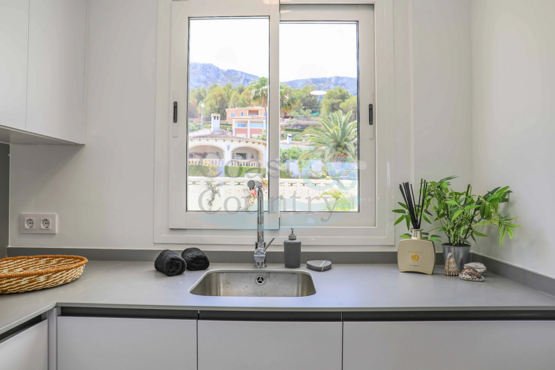 Elegant ground floor flat with private garden Dénia