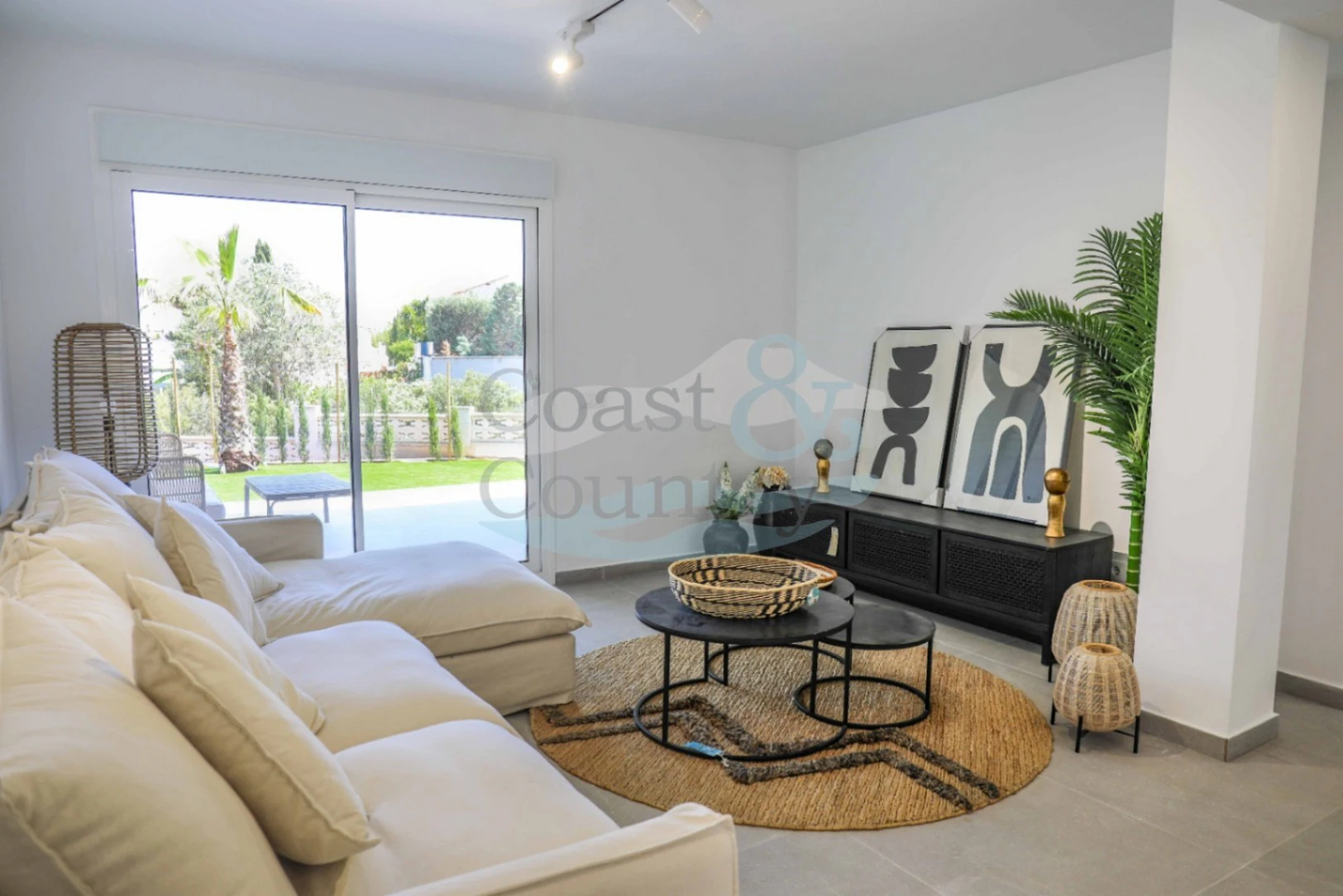 Elegant ground floor flat with private garden Dénia